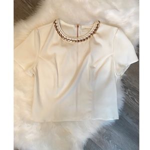 🆕Cream crop blouse w/ leather trim/chain necklace